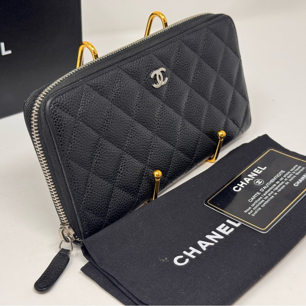 đź’ŻAuthentic CHANEL Black Caviar Quilted Gusset zippy Wallet SHW - Picture 4 of 8